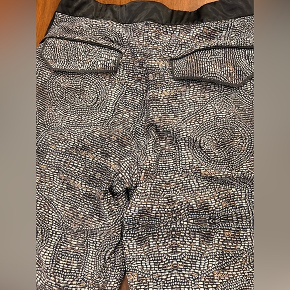 Lululemon rise and shine trouser - Picture 7 of 9